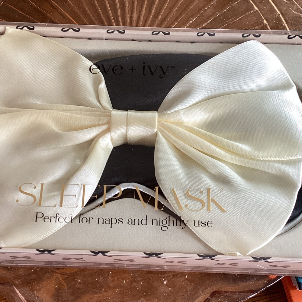 Sleep Mask satin nwt